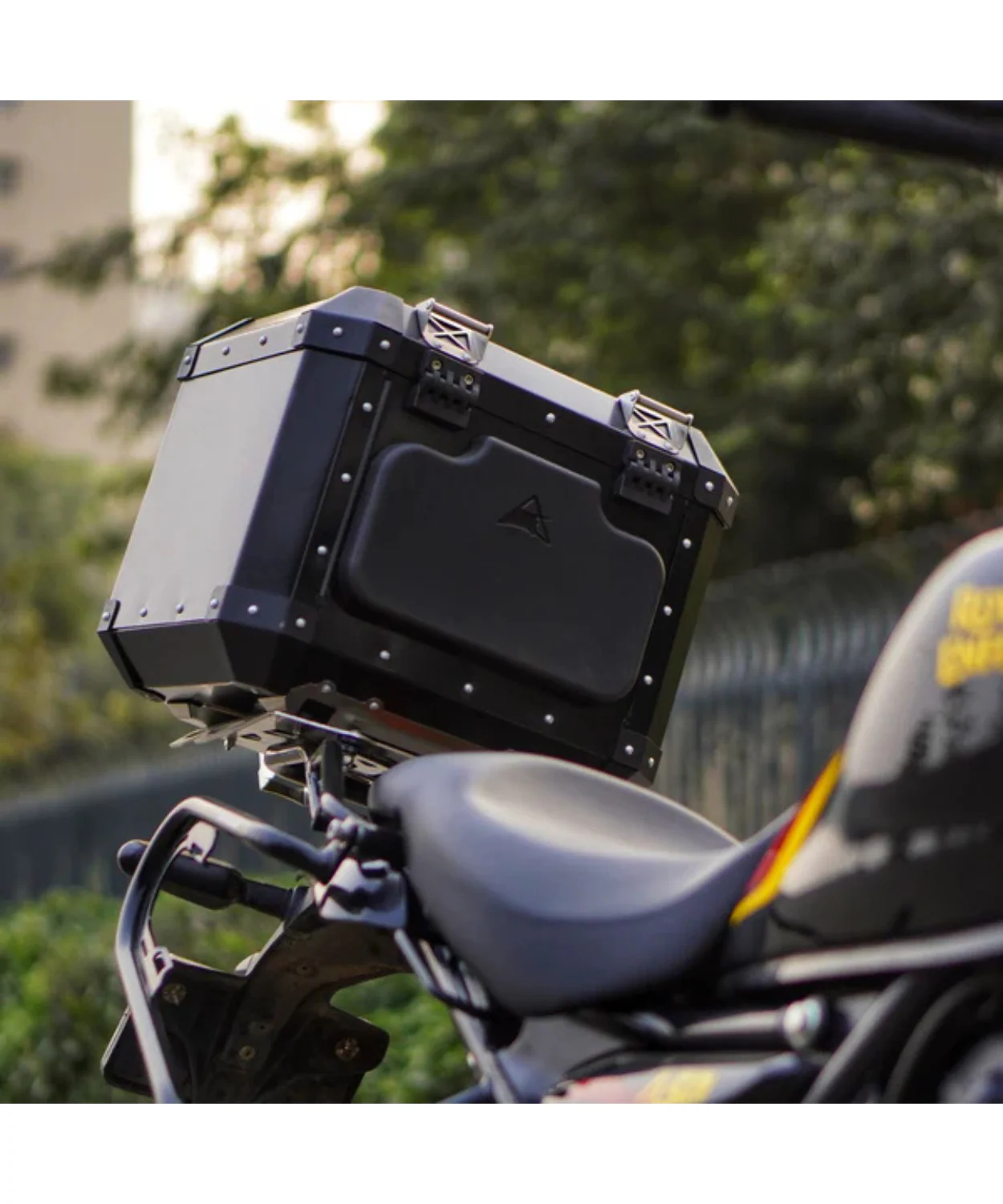 Auto Engina Royal Enfield Guerrilla 450 Aluminium 42L Top Box - Black - Image 4