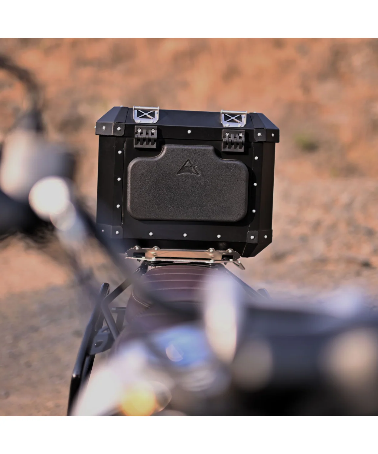 Auto Engina Triumph Scrambler 400x Aluminium 42L Top Box - Black - Image 3
