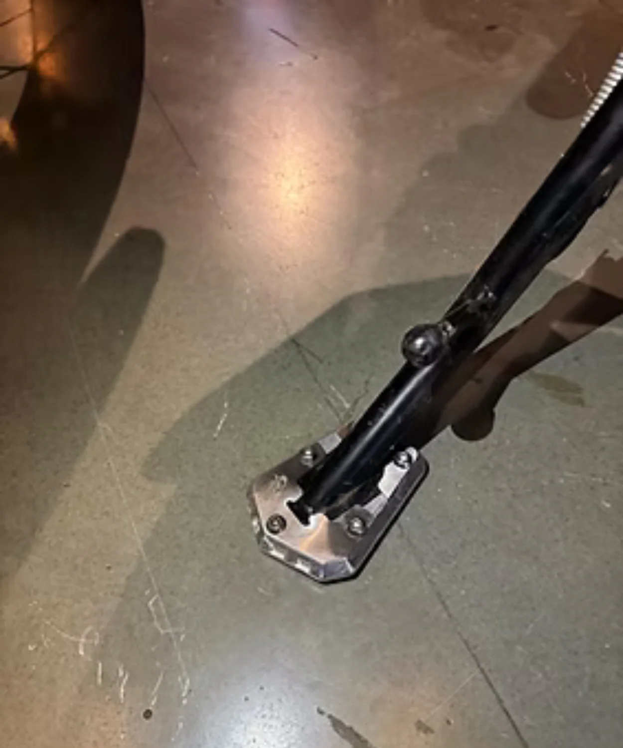 Motoverse Factory Customs Bigfoot Shoe Stand Extender for BMW F800 Gsa / F850gs / F900gsa - Black - MB-BM-F850GS/A - Image 2