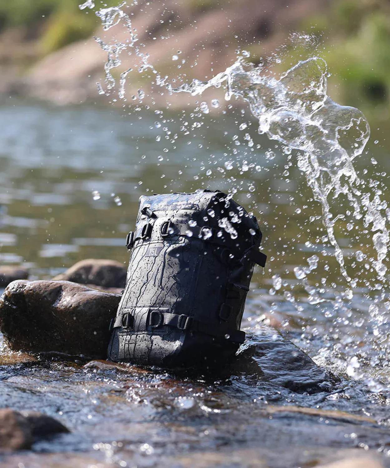 Rhinowalk 15L Waterproof Tail Bag - MT2215BK - Image 2