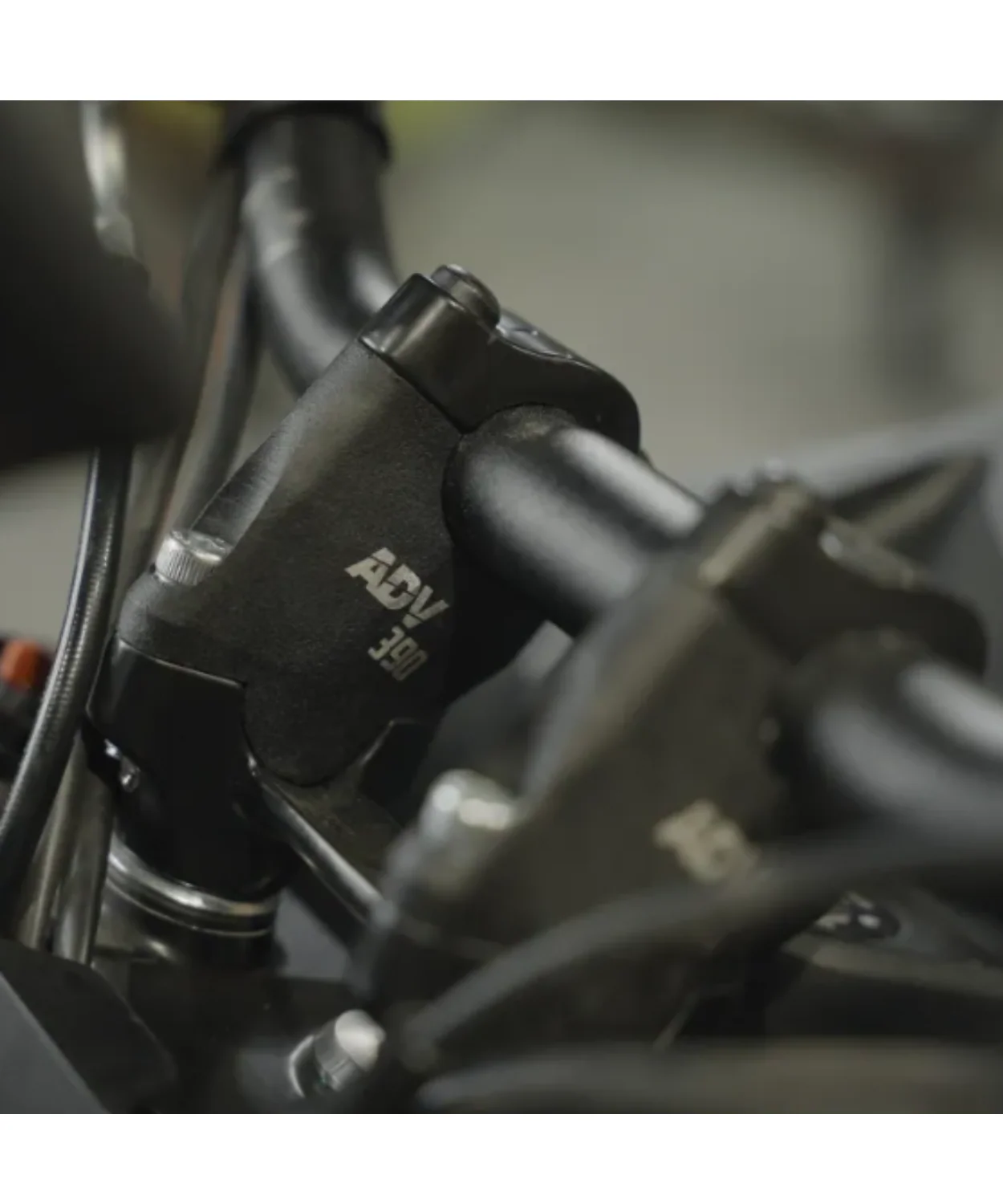Zana Angular Aluminium Handlebar Riser For KTM ADV 390 2025 - Black - ZI-8570 - Image 2