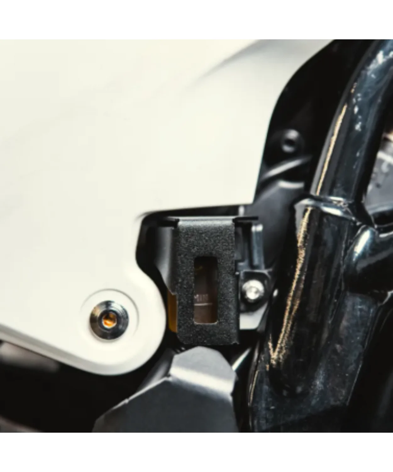 Zana Aluminum Oil Reservoir Hex Cover for KTM ADV 390 2025 - ZI-8573 - Image 3